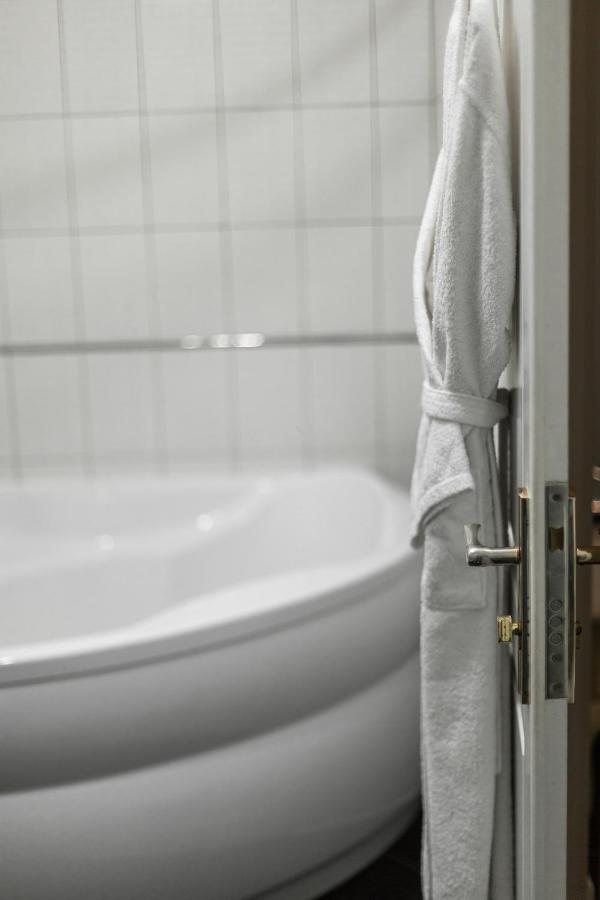 Hotel Aristocrat 切尔诺夫策 外观 照片