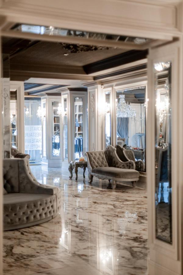 Hotel Aristocrat 切尔诺夫策 外观 照片